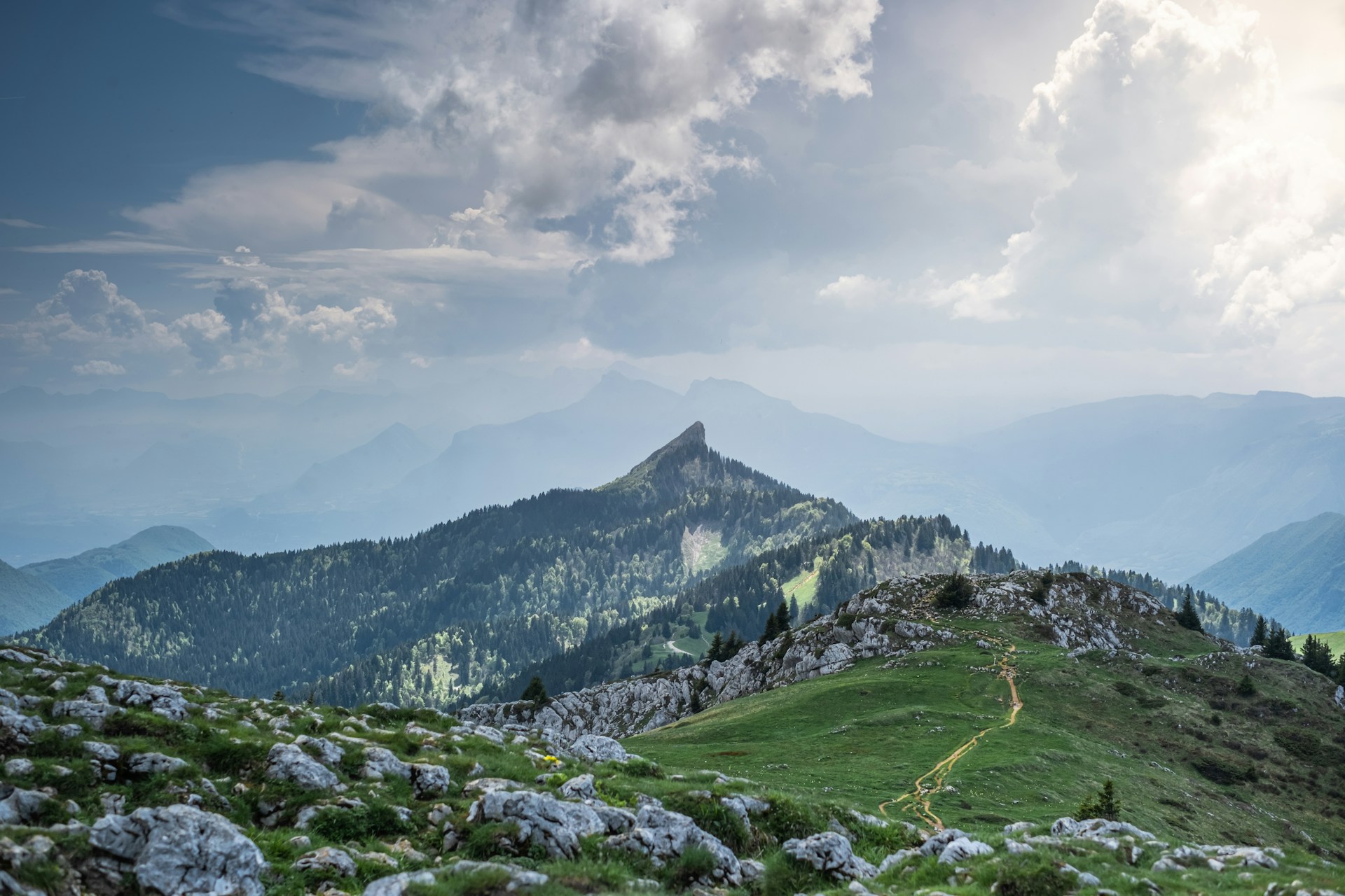 Dent de Crolles,  Massif de la Chartreuse. Isère
Photo de Thanh Nguyen sur unsplash