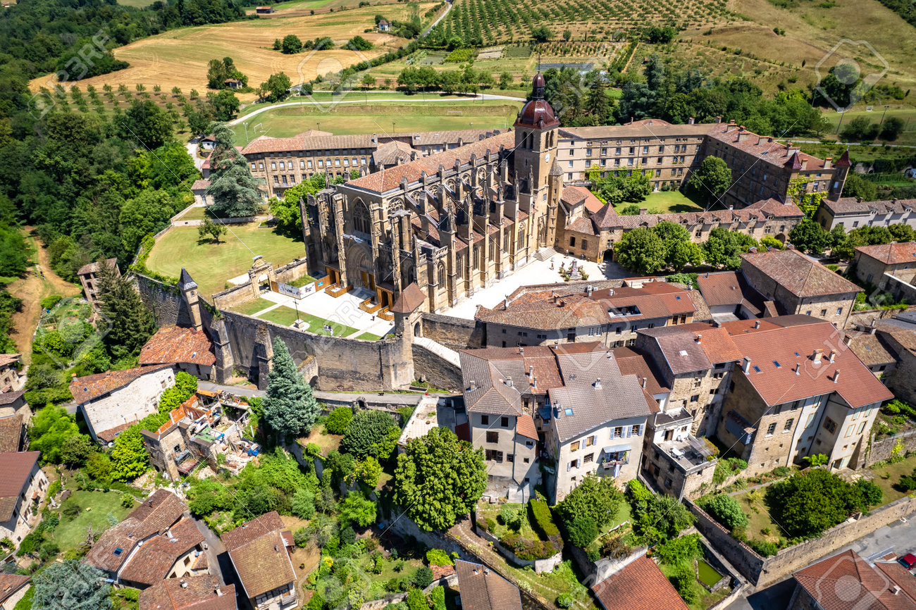Vue aérienne de Saint Antoine l’Abbaye